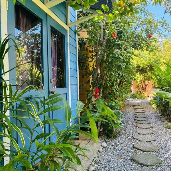 Boathouse Bungalows By The Sea, hótel í Bocas Town
