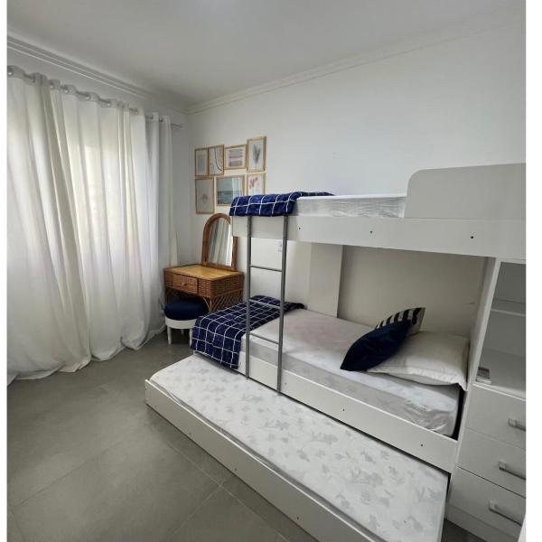 Casa B Piçarras 8 pessoas 5 camas 200m da praia 15min BCW - Foto 3