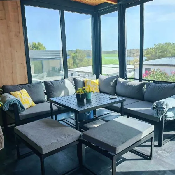 Sea view Champagne by Vellaris, Luxury Mobile Home, hotel u Malom Lošinju