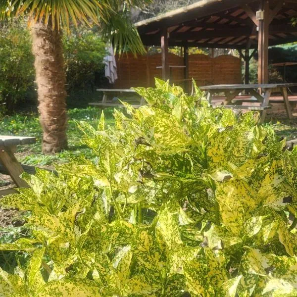 Logis Hôtel La Cascade - Lyon Nord โรงแรมในSaint-Genis-les-Ollières