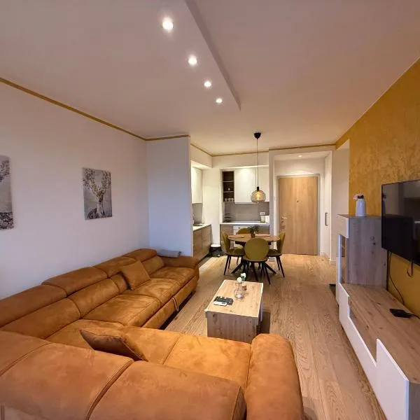 Beograd na vodi Lux apartman BW Magnificent City View، فندق في Sajmište