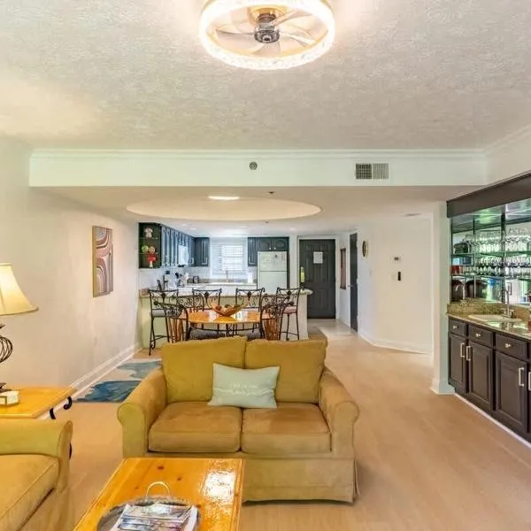 Gatehouse Condo by Beyond Expectations w Views, отель в городе Гатлинберг