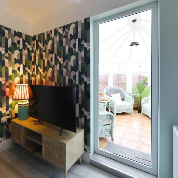 Bright & Airy 4x Bed House with Parking, hotel in Ely