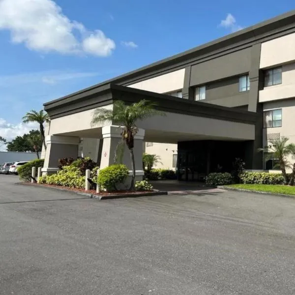 Baymont by Wyndham Orlando South, hotell i Orlando