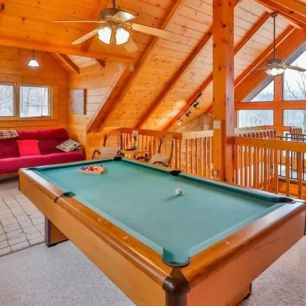 Snuggle Bug by Beyond Expectations w Hot Tub, hotel u gradu Gatlinburg