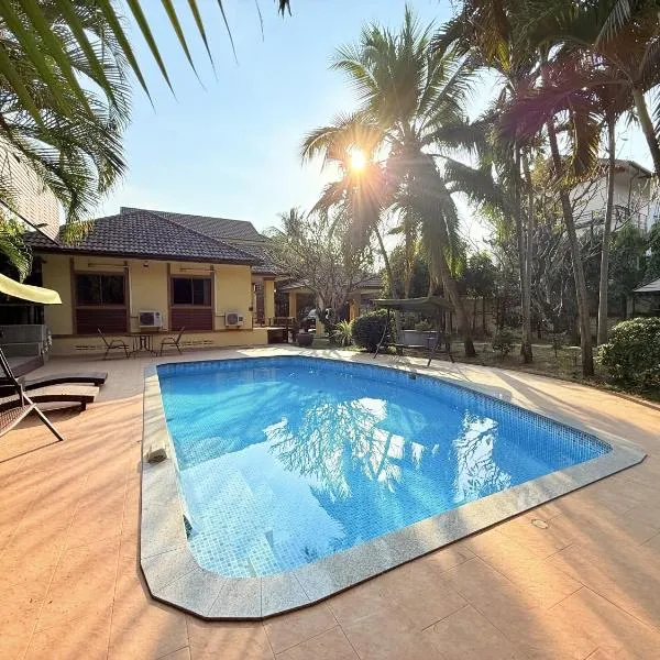 Yellow House Garden Pool Villa โรงแรมในเชียงใหม่