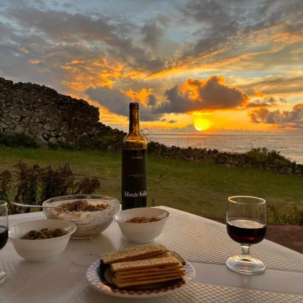 Seaside Holiday Cottage, Hotel in Lajes das Flores