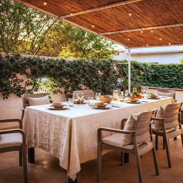 Ischia Old Town House with Private Terrace Sleeps up to 9, отель в Искье