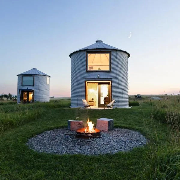 Clark Farm Silos #3 - Stunning Mountain Views, hotelli kohteessa Kalispell