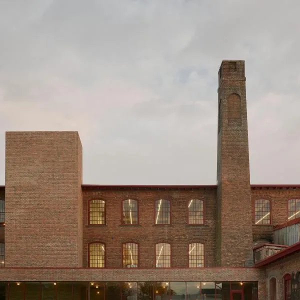 Pocketbook Hotel and Baths, hotel v mestu Hudson