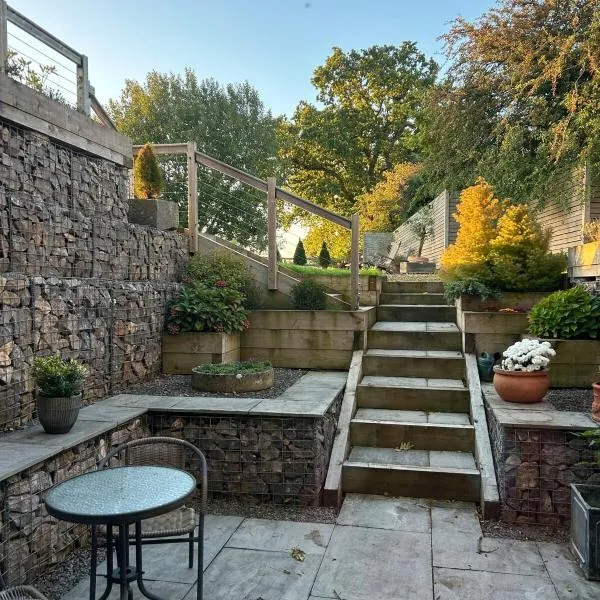 Hobbits Countryside Retreat Private Patio Apartment near the Cotswolds, viešbutis mieste Wickwar