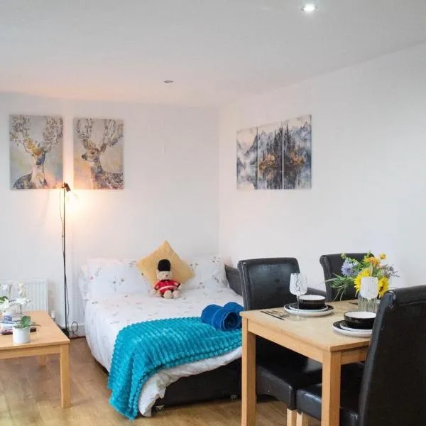 Luxury Penthouse Balcony Flat - 5 Min to Canary Wharf - Prime Long Stays, hotel u Londonu