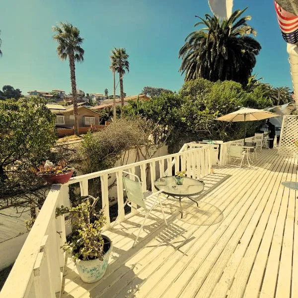 Sophia Hostel Beach House l Coworking, Coliving & Wellness, hotelli kohteessa El Quisco