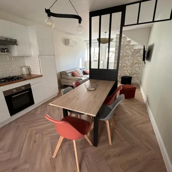 Le Bourgneuf-la-Forêt में, होटल Maison 2 chambres et un jardin