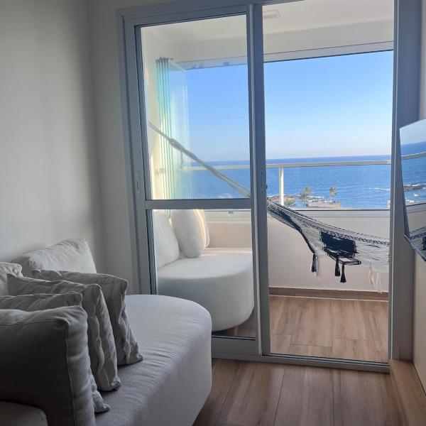 Apartamento com varanda e excelente vista para o mar