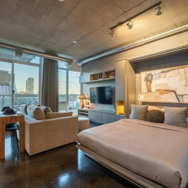 캘거리에 위치한 호텔 Downtown Views | Boutique Luxury Suite + Workspace