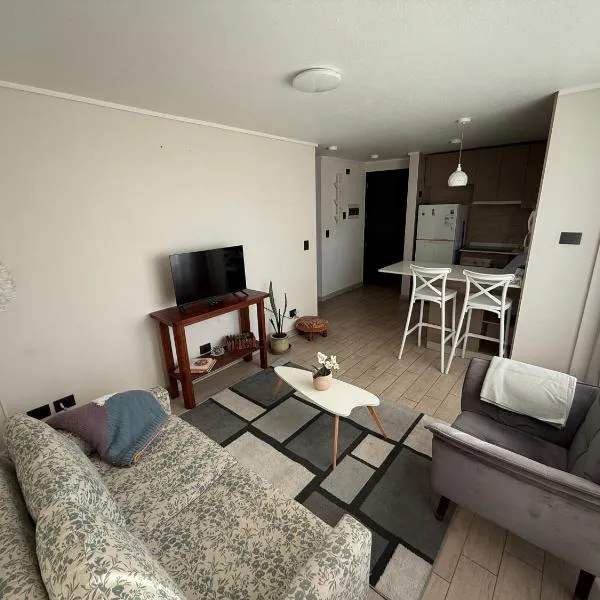 Departamento céntrico en Concepción, a pasos del terminal Collao con estacionamiento, Hotel in Concepción