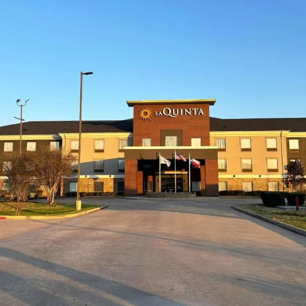 La Quinta Inn & Suites Nacogdoches, отель в городе Накодочес