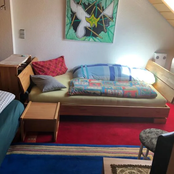 gemütliches Zimmer in Winningen mit Garten-, Küchennutzung und Arbeitsplatz, hotell i Winningen