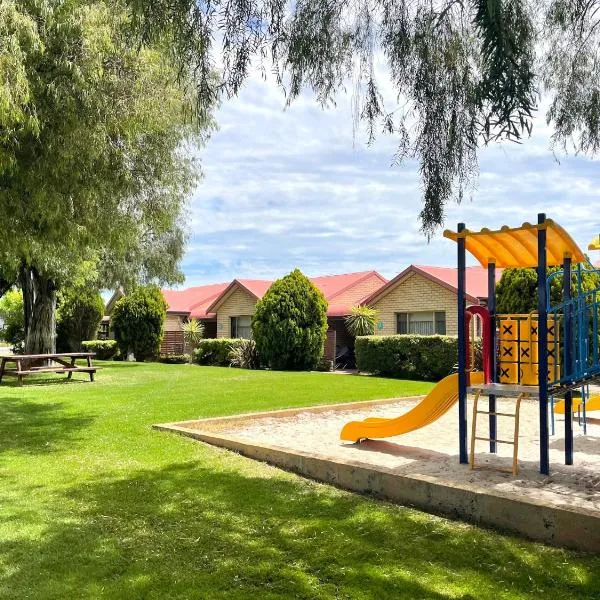 Busselton Villas and Glamping Village, מלון בבסלטון