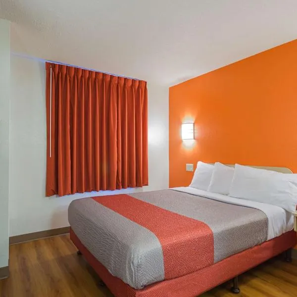 Motel 6-Whitby, ON - Toronto East, hotel in Whitby