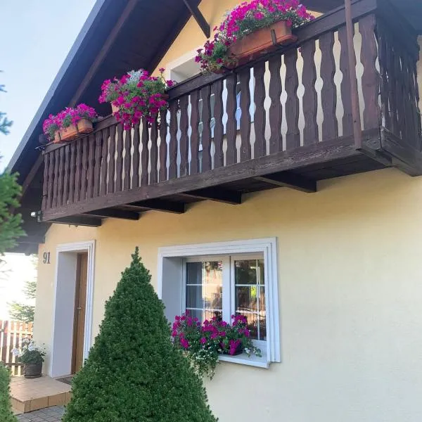 Dom wakacyjny Zakątek Zacisze, hotel em Charzykowy