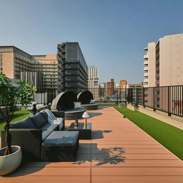 Moat Inside Tenjin، فندق في فوكوكا