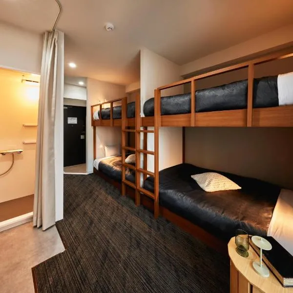 Moat Inside Tenjin، فندق في فوكوكا