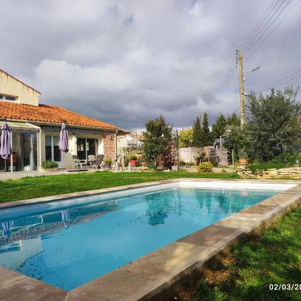 Chambres d'hôtes Sauvian, hotel u gradu Sauvian