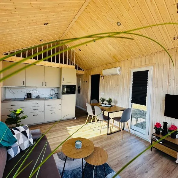 Osada Rycerska & Apartamenty Rycerskie, מלון בInowłódz