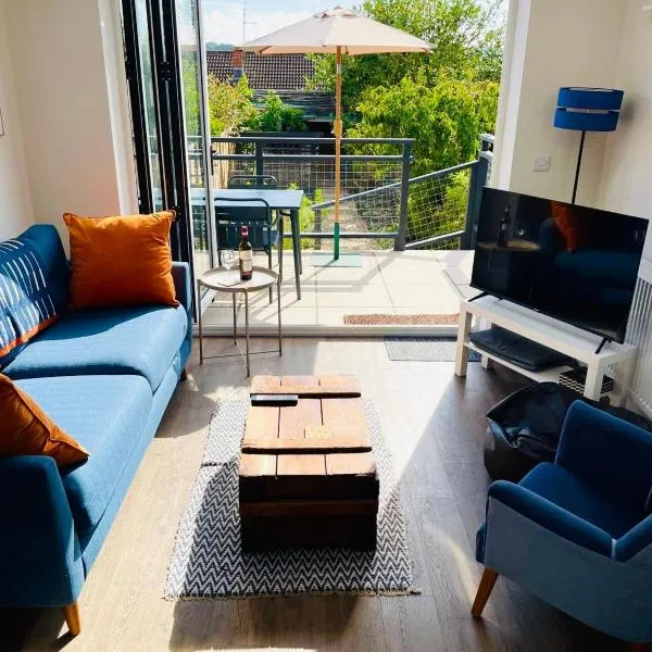 Brand New Cosy Cowes Cottage , 3 Bedroom, Sleeps 5, hotel in Isle of Wight