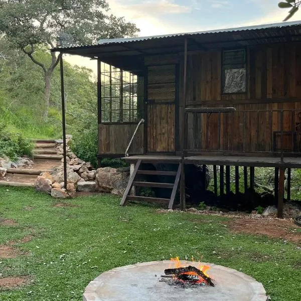 Glocke Mountain Camp, Cabin, hotel u gradu 'Outjo'