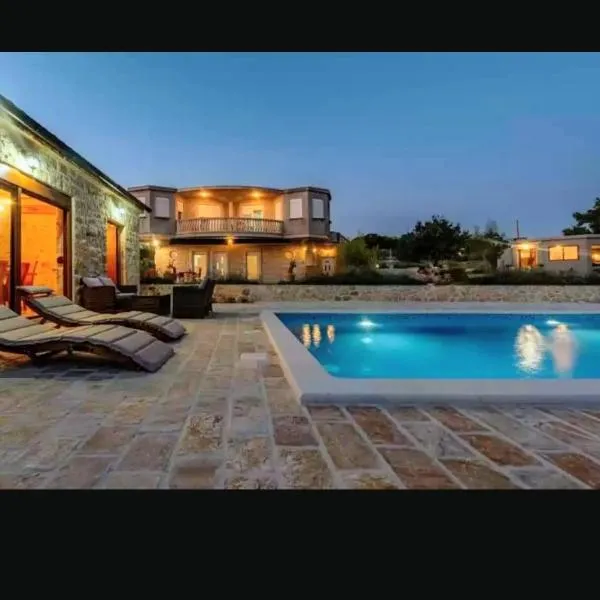VILLA DOCI, hotel en Zadar