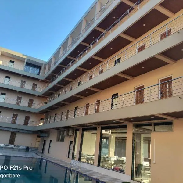 Saisha Palace Hotel, Ganpatipule، فندق في غانباتيبول