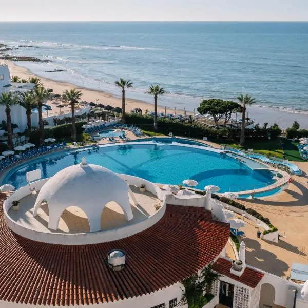 Monicca Collection Oura View Suites โรงแรมในอัลบูเฟรา