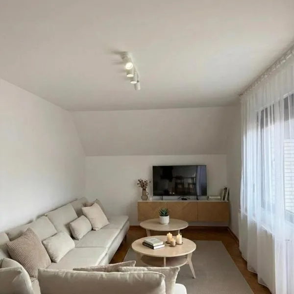 Cozy Apartment with Balcony, hotel sa Ivanjica