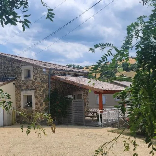 Gîte Le 1935 Évasion en Ardèche, au cœur de la campagne, idéal pour balades à vélo et moto, hotel a Saint-Sylvestre