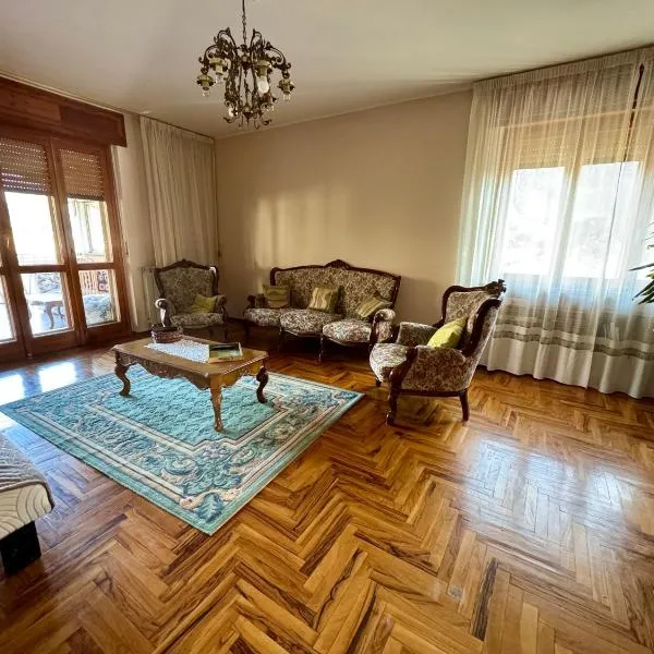 Villa Blu Ortensia, hotel en Champdepraz