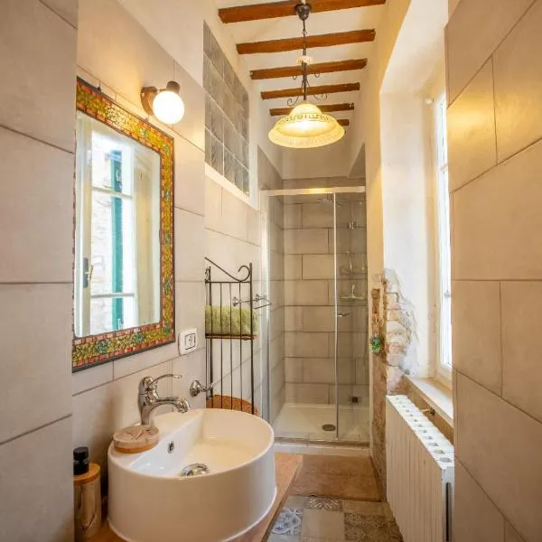Apartamento Stanza di Luce nel centro storico vicino ad Assisi, hotel em Petrignano
