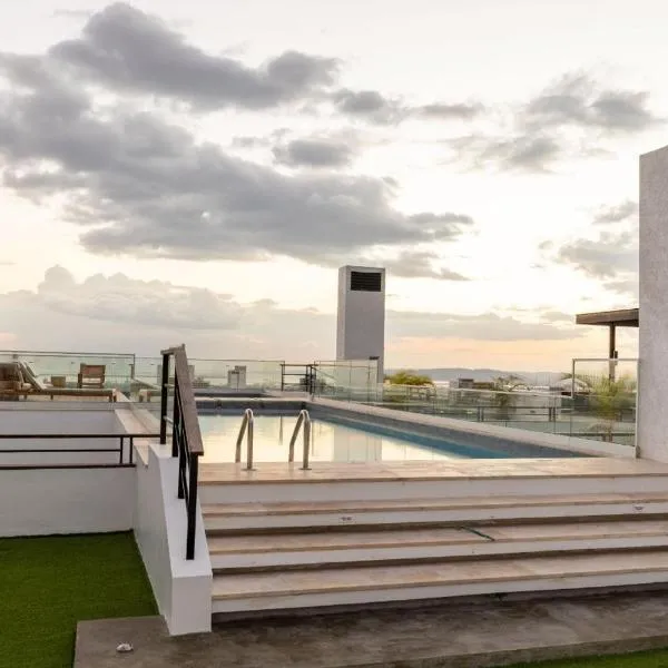 VIA Studio Apartments with pool in New Kingston, хотел в Кингстън