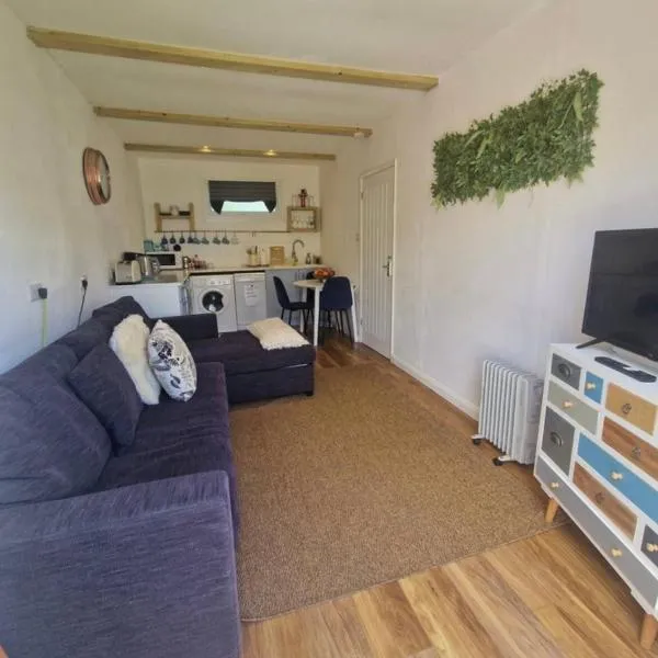 Lovely garden cabin, hotel em Luton