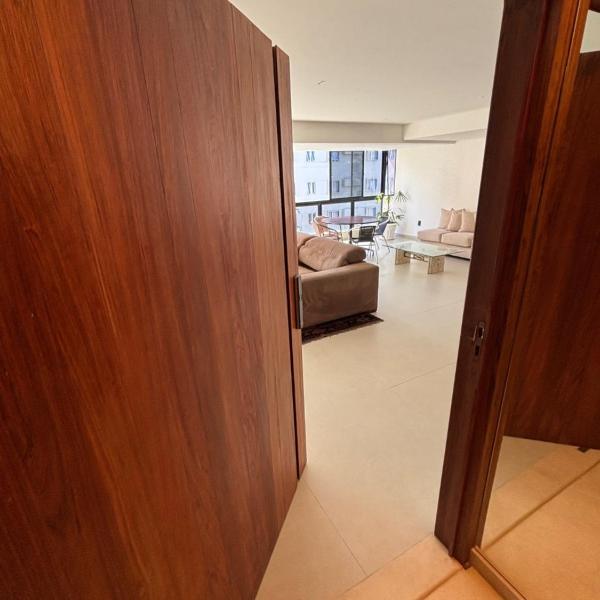Apartamento de 250m2 amplo e luxuoso com Vista mar e 4 quartos - Foto 2