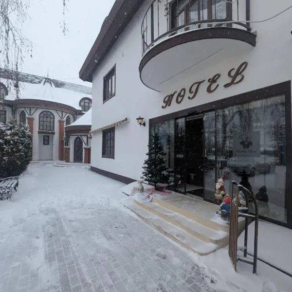 Karikas Hotel，豪伊杜索博斯洛的飯店