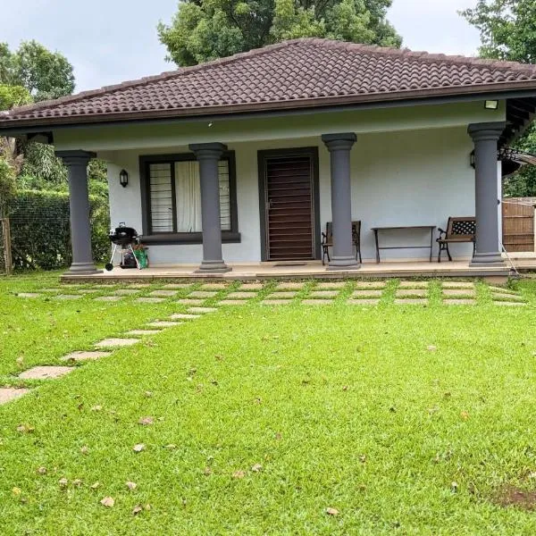 Robyns Nest Self Catering Cottage No4, отель в городе Gillitts