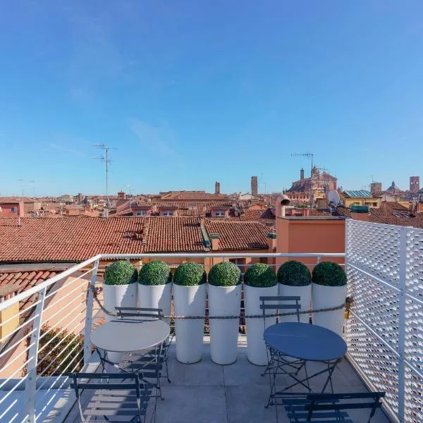 L'attico dell'Edera - Panoramic View with Jacuzzi, hotel a Bologna