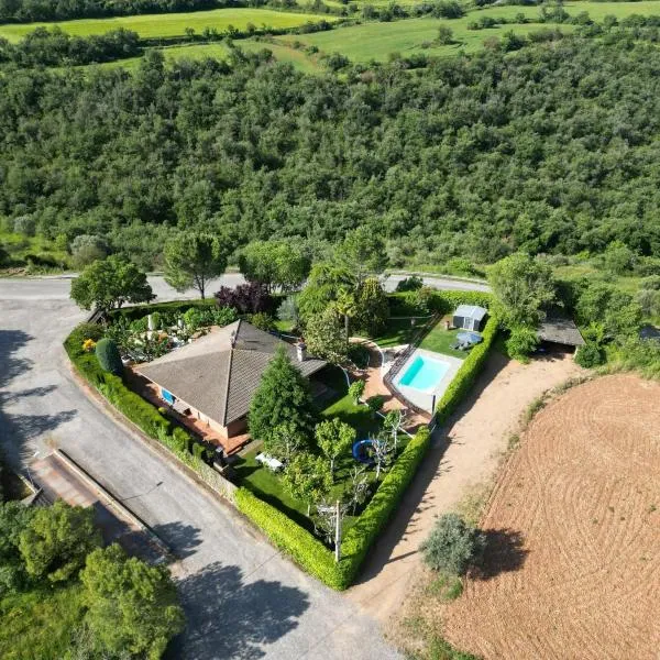 Collfred에 위치한 호텔 Era de Cal Baro - Escapada rural en casa con gran piscina y jardin