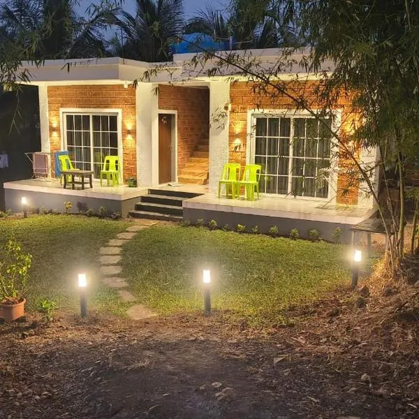 The Royal Ascot Holiday Home Room with attached indoor private pool, hotel v destinaci Alibag