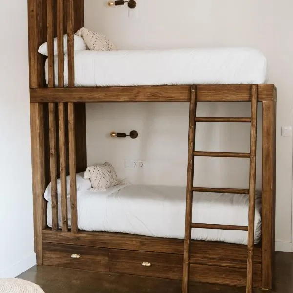 Dreamsea Surf House Fuerteventura: Corralejo'da bir otel