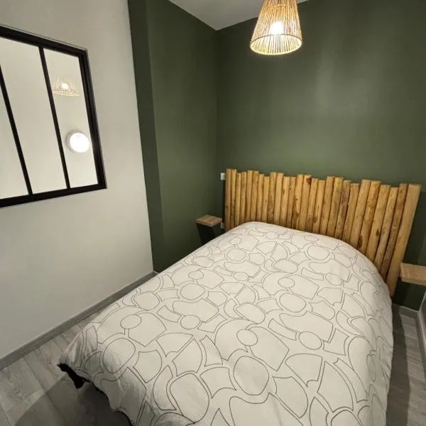 Studio bohème cosy au cœur de la ville, Hotel in La Côte-Saint-André