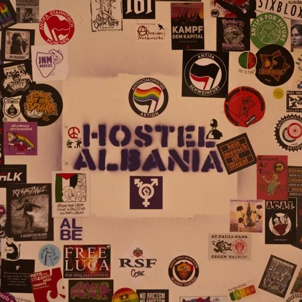 Roof Top Hostel, hotell i Tirana